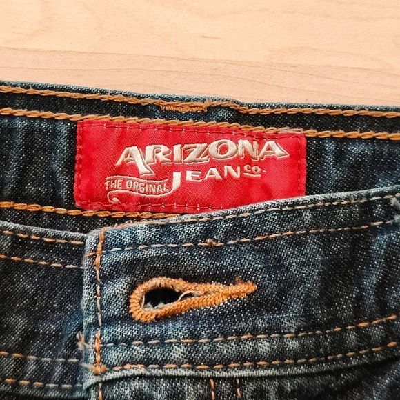 Girls Jean Shorts - Arizona Jeans -  Size 8 Husky - No Fraying. - Picture 10 of 11